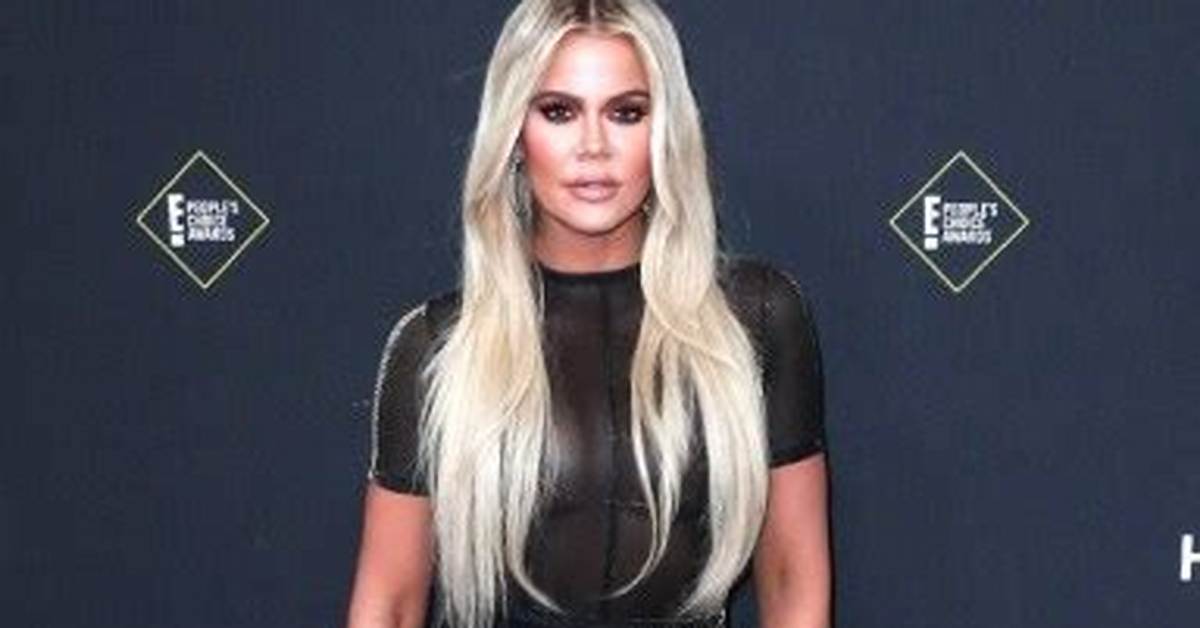 Khloe Kardashian Assures Fans She Doesn’t Have Huge Feet & ‘Freakishly Long’ Fingers After Pics Go Viral