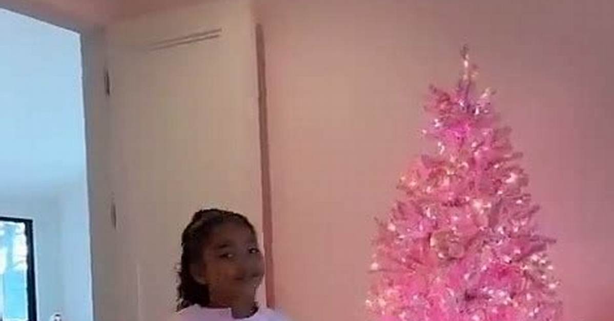 Khloe Kardashian Posts Pink Christmas Tree: Pic – Hollywood Life