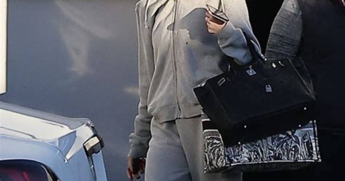 Khloe Kardashian Rocks Gray Sweatpants & Yeezy Sneakers: Photos – Hollywood Life