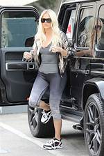 Khloe Kardashian’s Trainer Luke Milton Breaks Down Her Intensive 45-Minute Workout to Get a Flat Tummy