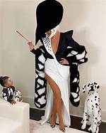 Khloe Kardashian & True Dress as Cruella De Vil & a Dalmatian in Cute Mom/Daughter Costume
