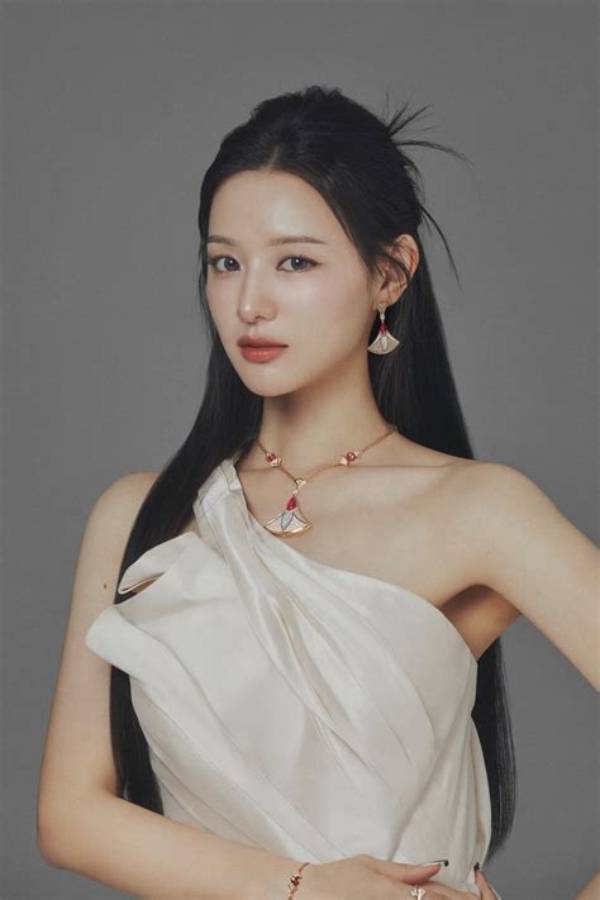 Kim Ji Won: the Rising Star's Latest News and Updates