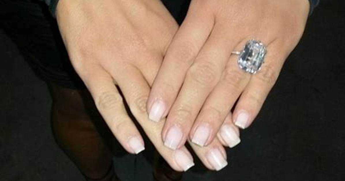 Kim Kardashian’s Vmas Nails — Shop Her Exact Pale Pink Shade for $11.50 – Hollywood Life