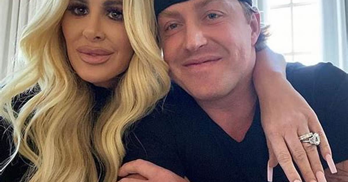 Kim Zolciak Rocks Crop Top & Wedding Ring at Laz Amid Divorce: Photos – Hollywood Life