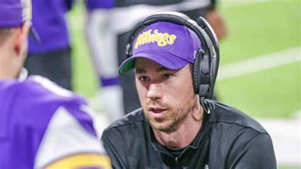 Klint Kubiak Net Worth, Salary, Family, Offensive Scheme, Dad