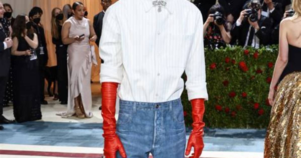 Kodi Smit-Mcphee Height ·