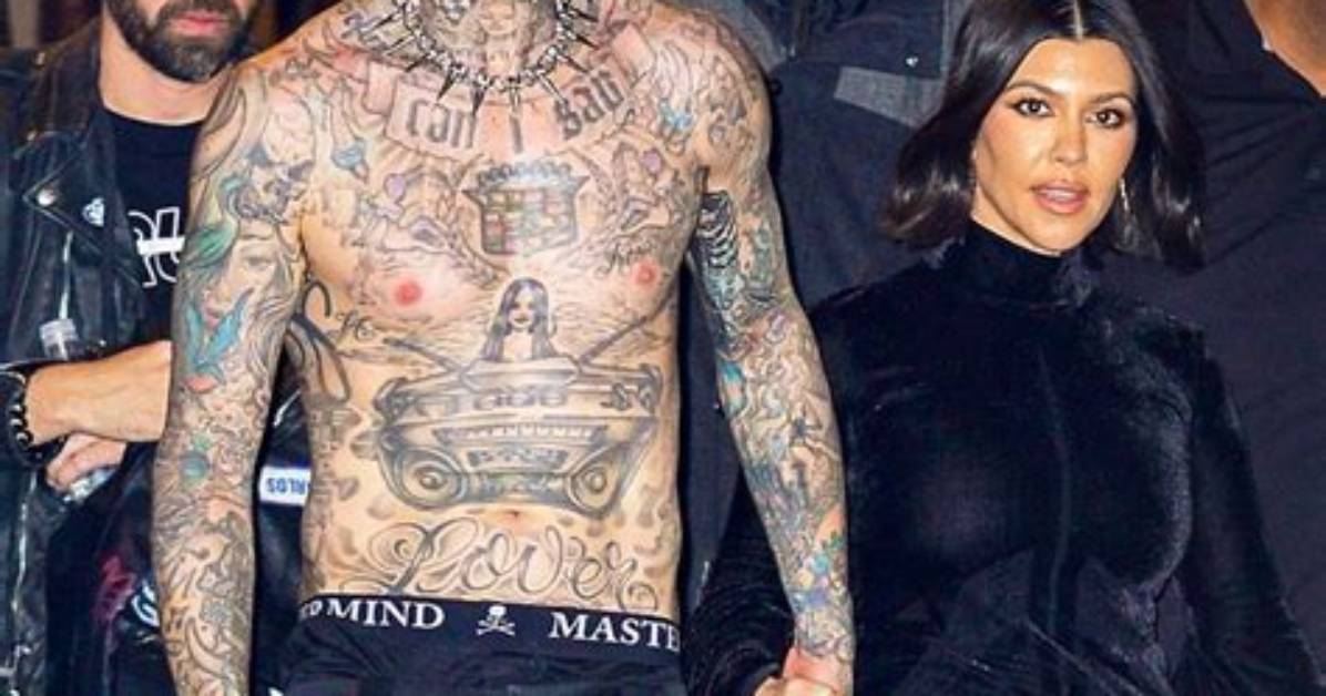 Kourtney Kardashian Holds Travis Barker’s Hand on Coffee Run: Photos – Hollywood Life