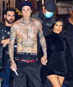 Kourtney Kardashian Holds Travis Barker’s Hand on Coffee Run: Photos – Hollywood Life
