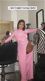 Kourtney Kardashian’s Pink Cut-out Dress & Baby Bump in Hawaii: Photos – Hollywood Life