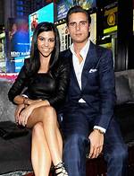 Kourtney Kardashian & Scott Disick Cuddle in Sweet Throwback Pic & Fans Say They’re ‘Soulmates’