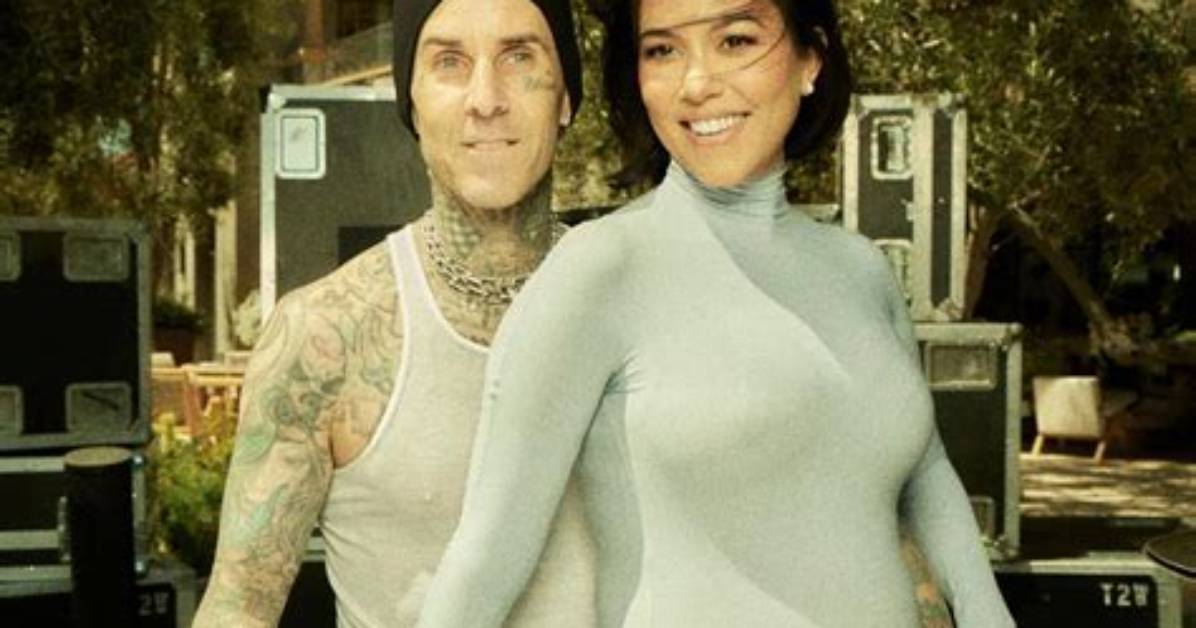 Kourtney Kardashian & Travis Barker Enjoy Babymoon at Beach: Photos – Hollywood Life