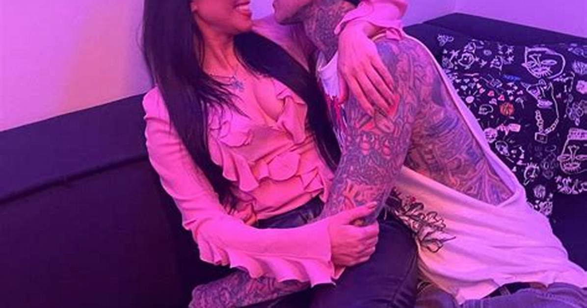 Kourtney Kardashian & Travis Barker Kiss in New Photos from ‘Romeo & Juliet’ Bach Parties
