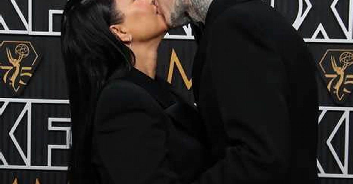 Kourtney Kardashian & Travis Barker Passionately Make out on the Emmys Carpet: Pda Photos