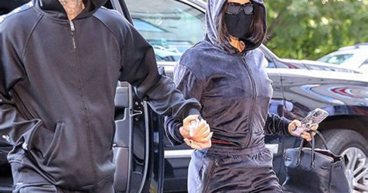 Kourtney Kardashian & Travis Barker Wear Black Hoodies & Pants in Nyc – Hollywood Life