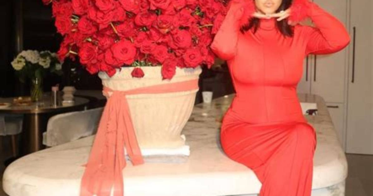 Kourtney Kardashian Twerks in Skintight Dress After Scott Disick & Sofia Richie Reunite