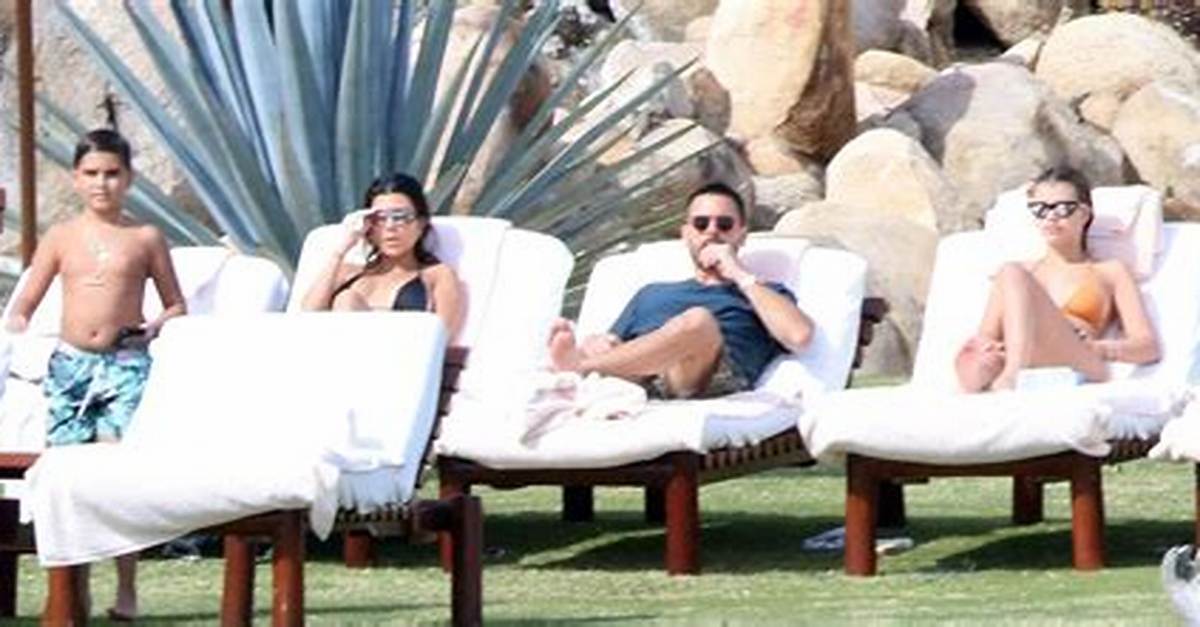 Kourtney Kardashian Vs. Sofia Richie in Bikinis — Pics