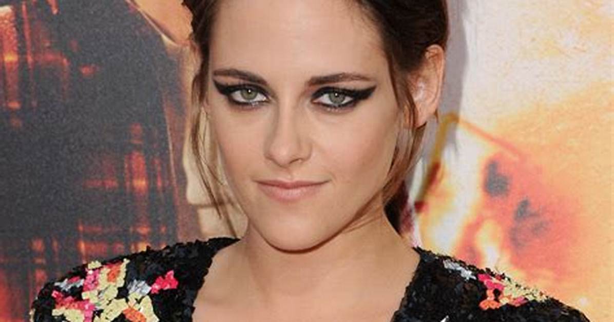Kristen Stewart’s Dark Eyeliner & Long Lashes on ‘Jimmy Fallon’