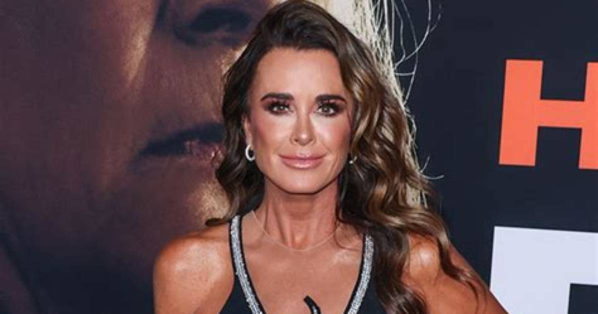 Kyle Richards Rocks Tiny String Bikini in Mexico Amid Marital Troubles – Hollywood Life