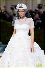 Kylie Jenner Gives off Major Bridal Vibes in Strapless White Dress 1 Day After Travis Scott Says He’ll Propose