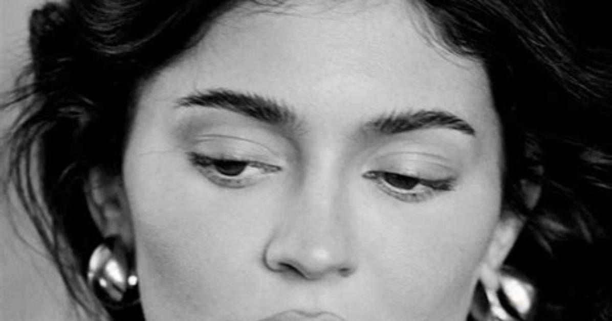 Kylie Jenner Is ‘Embracing Natural Beauty’ and More in New Interview – Hollywood Life