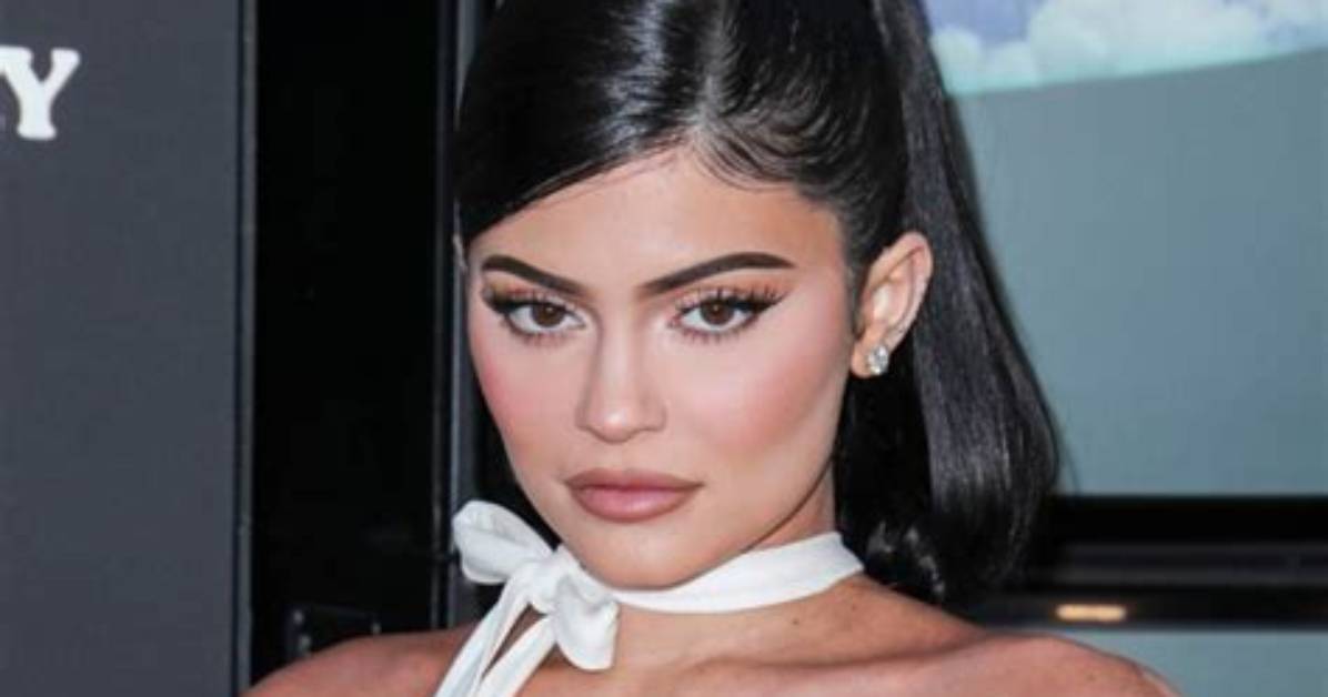 Kylie Jenner Reveals Blue Eyes After Drake Dates: Pic – Hollywood Life