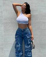 Kylie Jenner Rocks Crop Top & Jeans in Paris with Fai Khadra: Pics – Hollywood Life