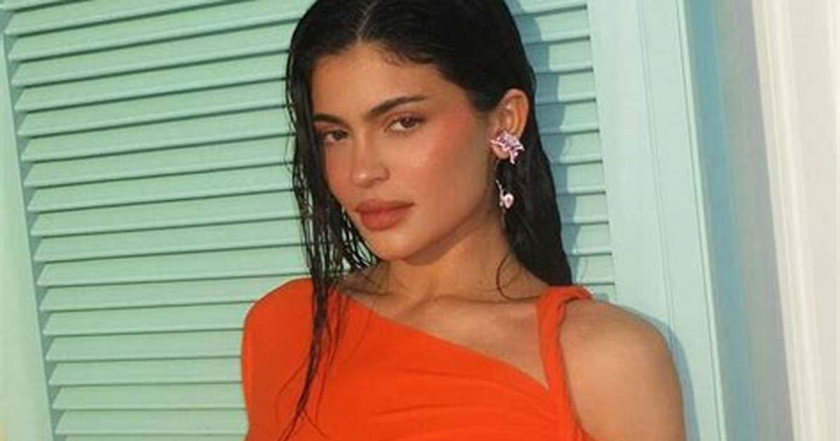 Kylie Jenner Rocks Red Bikini at $12 Million Palm Springs Home – Hollywood Life