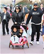 Kylie Jenner Takes Kids Aire & Stormi & Niece Chicago to Disneyland – Hollywood Life