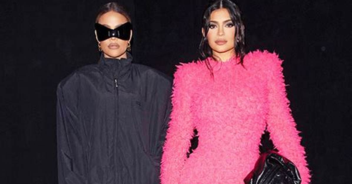 Kylie Jenner Twerks at Party with Sis Khloe Kardashian & Pals: Watch