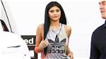 Kylie Jenner Walks a Terrifyingly Narrow Bridge While Hiking on Utah Trip: ‘This Is Crazy’