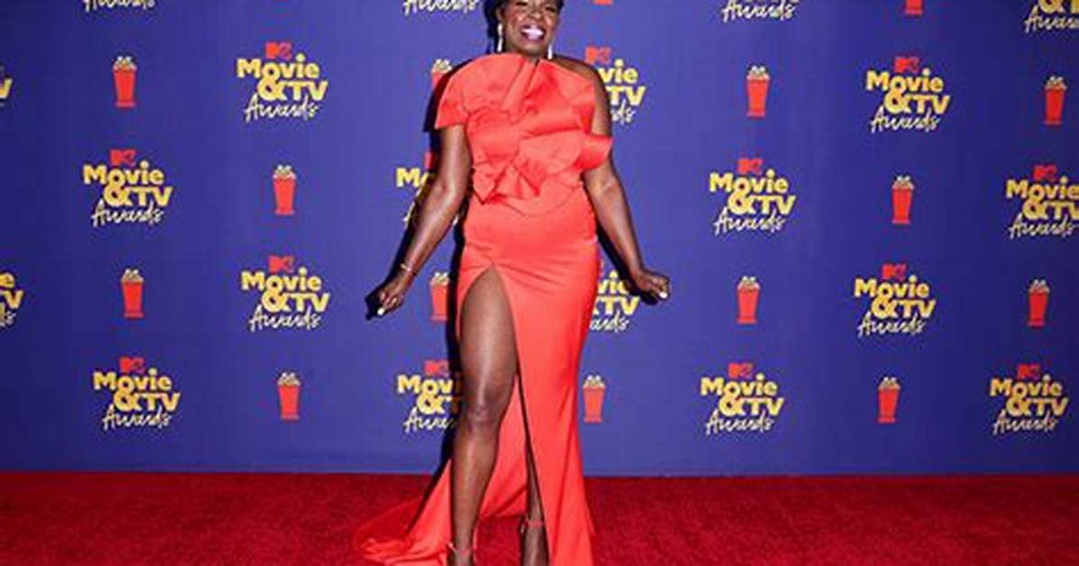 Leslie Jones Dances in a One-Piece Swimsuit to Celebrate 54Th Birthday – Hollywood Life