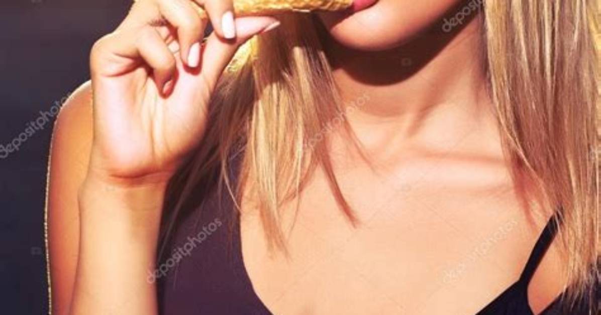 Licks Ice Cream in Sexy Swimwear Pic – Hollywood Life