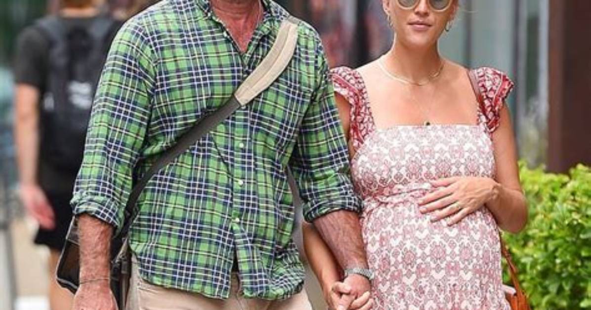 Liev Schreiber Holds Hands with Pregnant Wife Taylor: Photos – Hollywood Life