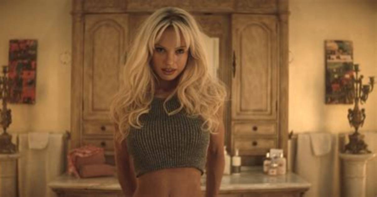 Lily James Dons Lingerie as Pamela Anderson in ‘Pam & Tommy’ Photo – Hollywood Life