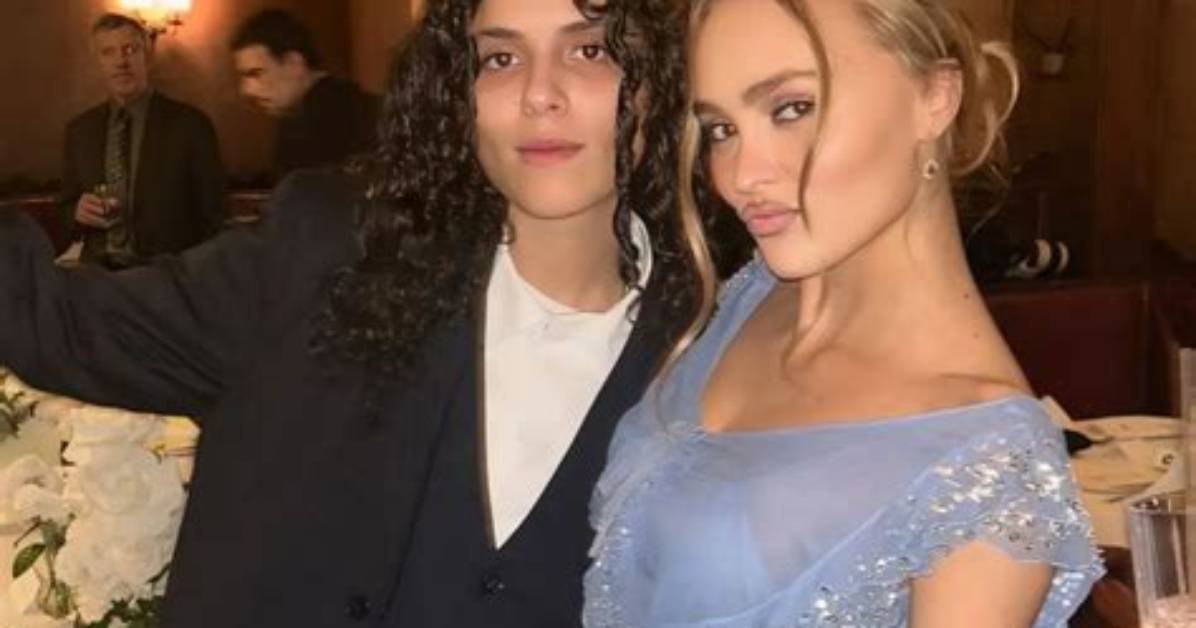 Lily Rose Depp & Girlfriend 070 Shake on Date in Santa Monica: Photo – Hollywood Life
