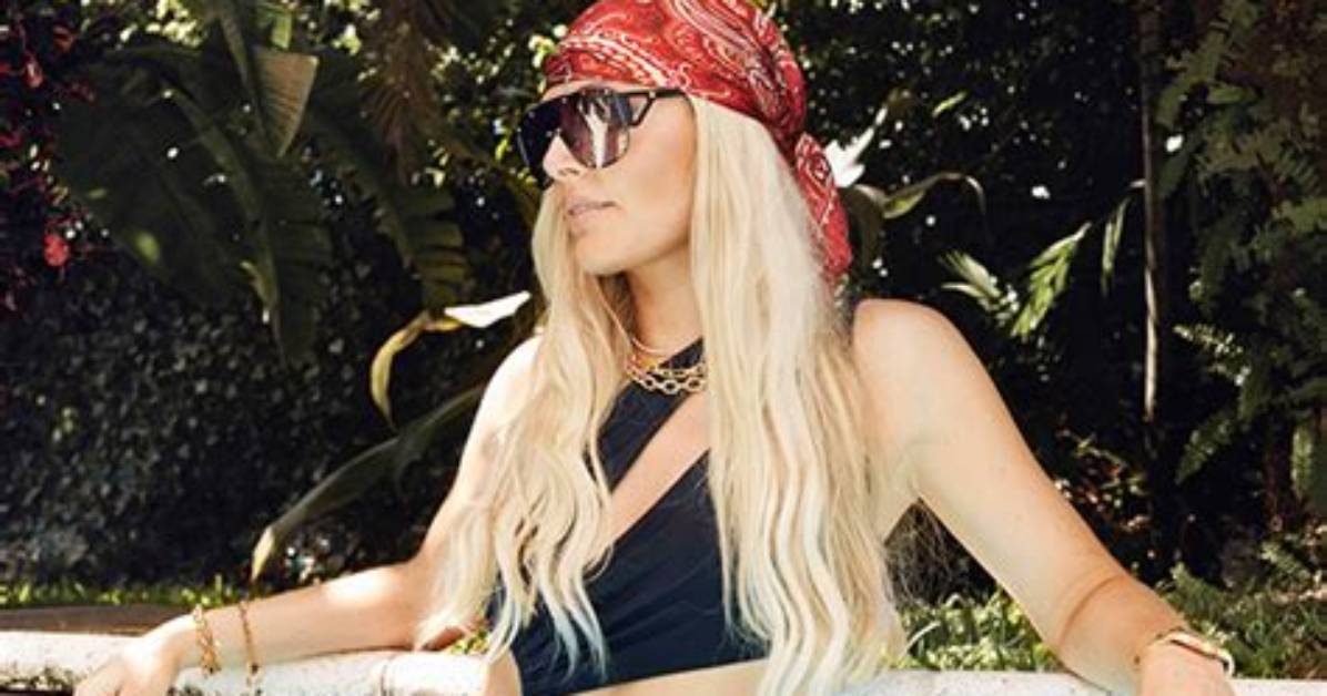 Lindsey Vonn Rocks Black Swimsuit with Cutouts for Sexy Yniq Sunglasses Campaign: Photos