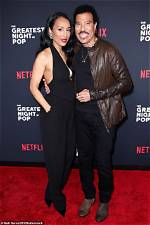 Lionel Richie, 74, & Girlfriend Lisa Parigi, 34, Snuggle up on the Red Carpet at ‘The Greatest Night in Pop’ Premiere