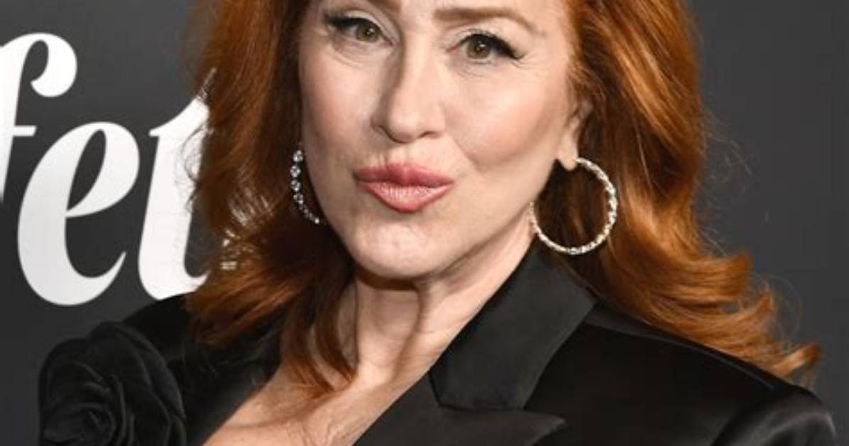 Lisa Ann Walter ·