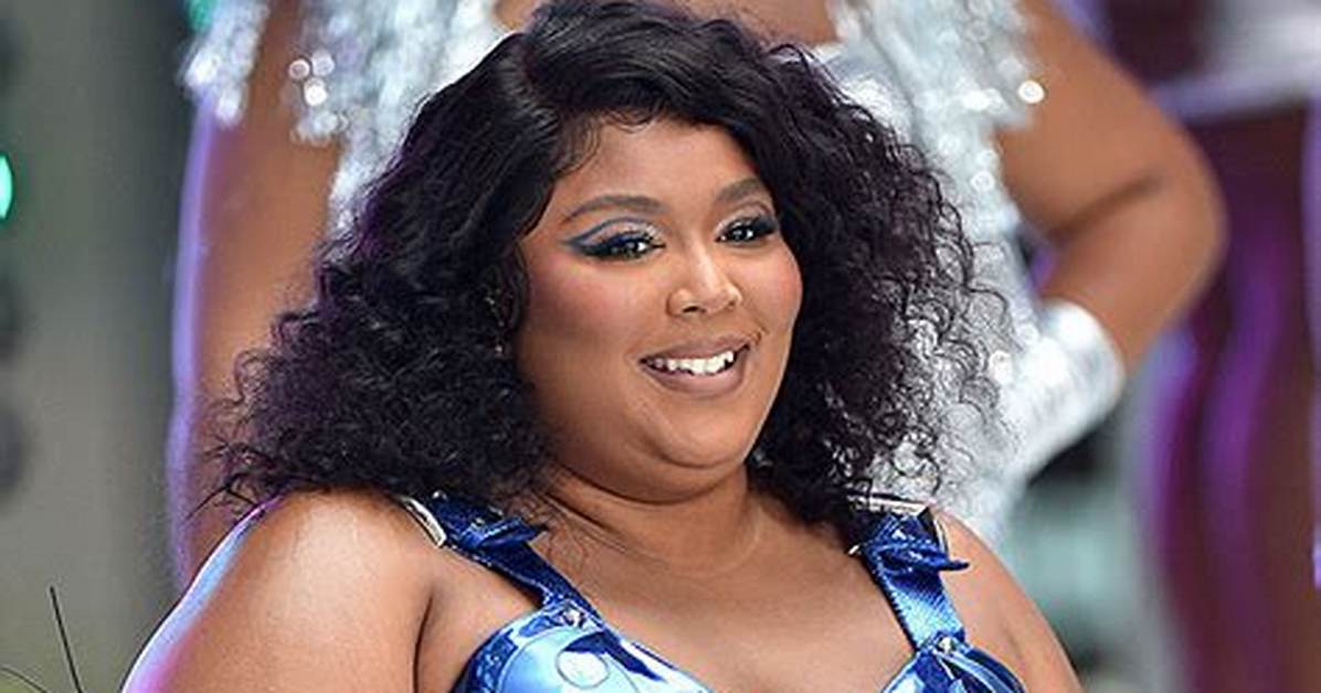 Lizzo Claps Back at ‘Discourse’ on Body & Calls It Art in New Video – Hollywood Life