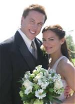 Lochlyn Munro: Wife, Net Worth, Tattoos, Smoking & Body Facts