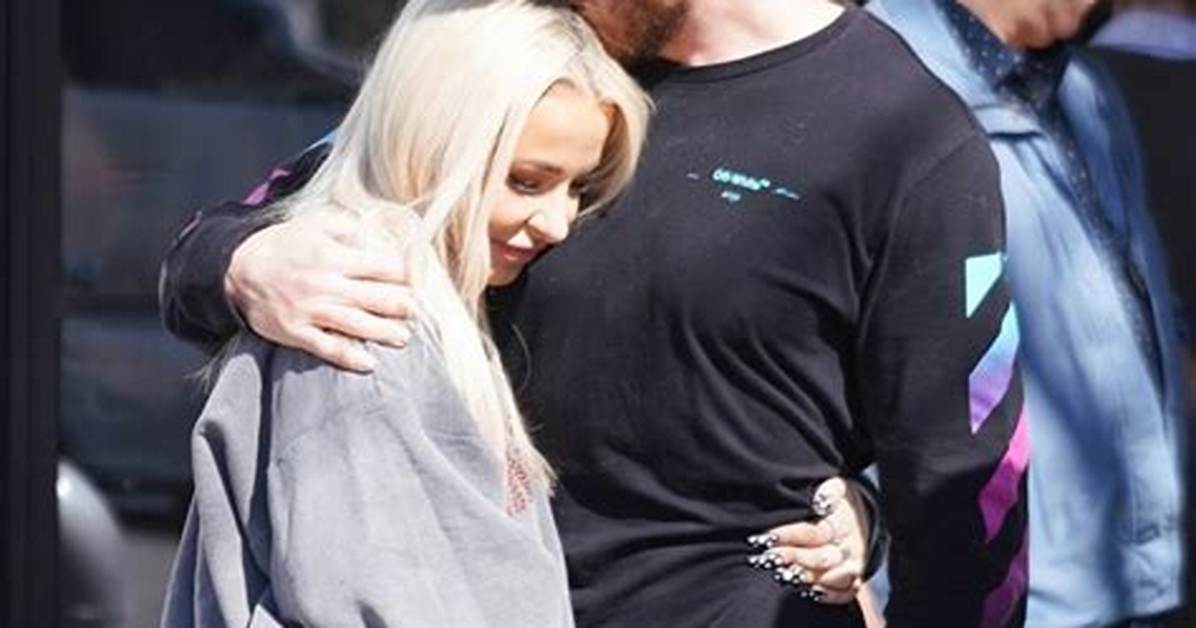 Logan Paul Kisses Tana Mongeau on Lunch Date After Her Split from Jake – Hollywood Life