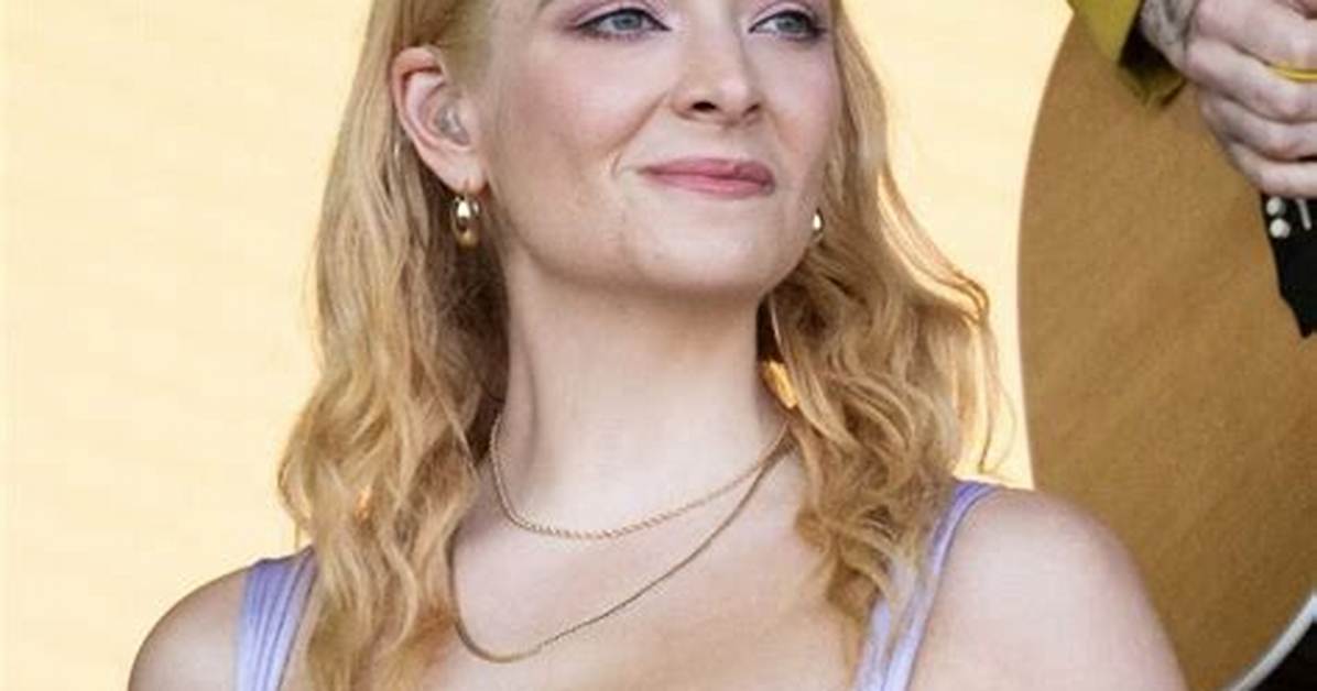 Lorde Debuts Blonde Hair at Glastonbury as She Defends Abortion Rights: Before & After Pics