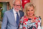 Lori Bakker (Jim Bakker’s Wife) Bio, Wiki, Age, Birthday, Height, Family, Husband, Children, Story, Net Worth, Abortions, Health, Show, Book, Facts and Measurements
