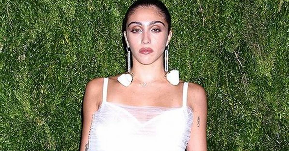 Lourdes Leon, 25, Stuns in Makeup-Free Mirror Selfie After Modeling for Savage X Fenty