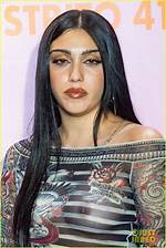 Lourdes Leon, 26, Steps out Without Face Mask After Mom Madonna Says She Had Covid-19