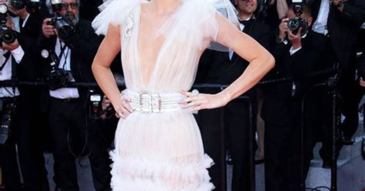 Low Cut Dresses on the Red Carpet — Pics