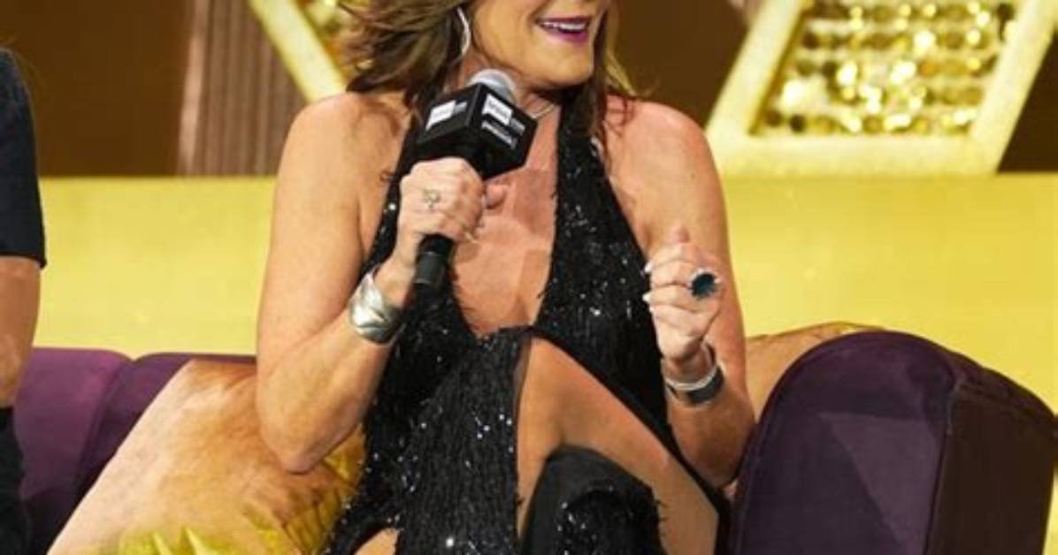 Luann De Lesseps, 55, Rocks Back-to-Back Bikinis in Mexico: See Her Blue & White Swimsuit Pics