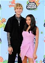Machine Gun Kelly Holds Hands with Daughter Casie in Italy: Photo – Hollywood Life