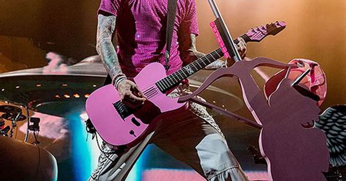 Machine Gun Kelly Teases “Darker” New Album ‘Born with Horns’ for 2022 – Hollywood Life