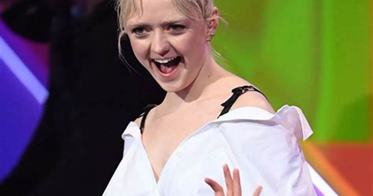 Maisie Williams Is Unrecognizable with New Blonde Hair & Eyebrows Next to Taylor Swift at Brit Awards